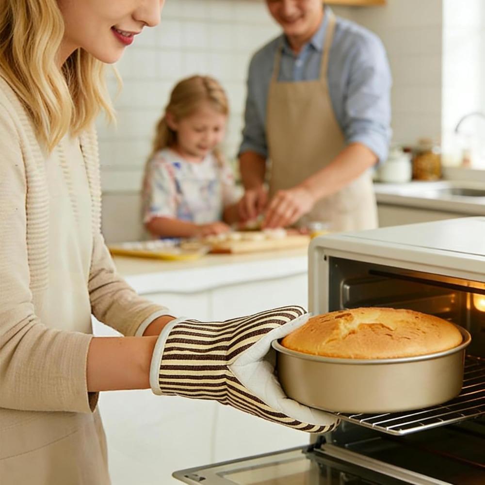 Heat-resistant mini oven mitts, 2-pack - 500°F. High-temperature resistant cotton striped oven mitts, small size, non-slip duckbill design.