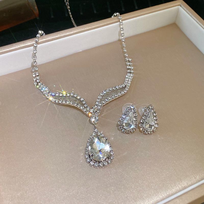 European & American Luxury Zircon Jewelry Set: Retro Clavicle Chain Necklace, Versatile Fashion Accessory