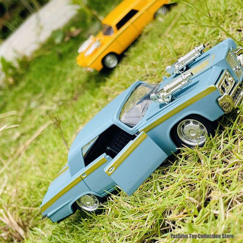 1/32 Dodge Chrysler Vintage Modified Alloy Car Model Diecasts Toy With Sound and Light Vehicles Decoration Toys For Kids Gift