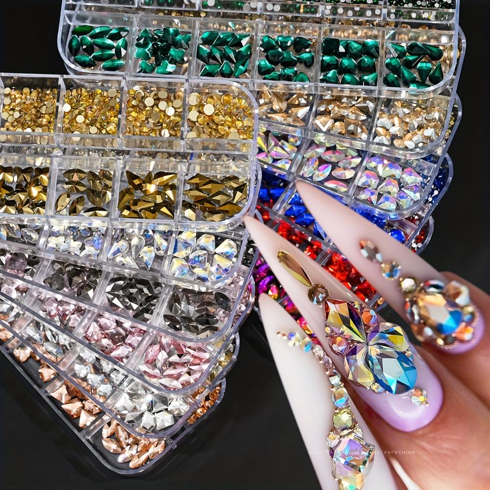 Разноцветные 3D стразы и шармы для дизайна ногтей в органайзере на 12 ячеек