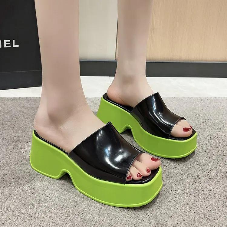 2024 Новые женские туфли Разноцветные дизайнерские туфли на танкетке для женщин Туфли на платформе Высокие каблуки Толстые каблуки Босоножки на танкетке Женские босоножки