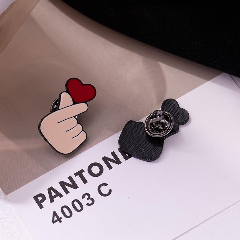 Elegant Creative Cute Finger Heart Brooch For Women Ladies