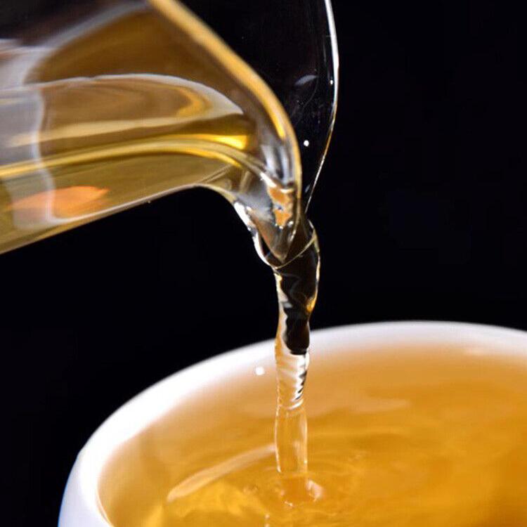 Чай пуэр Иу сырой чай Древний чай из дерева - 357 г