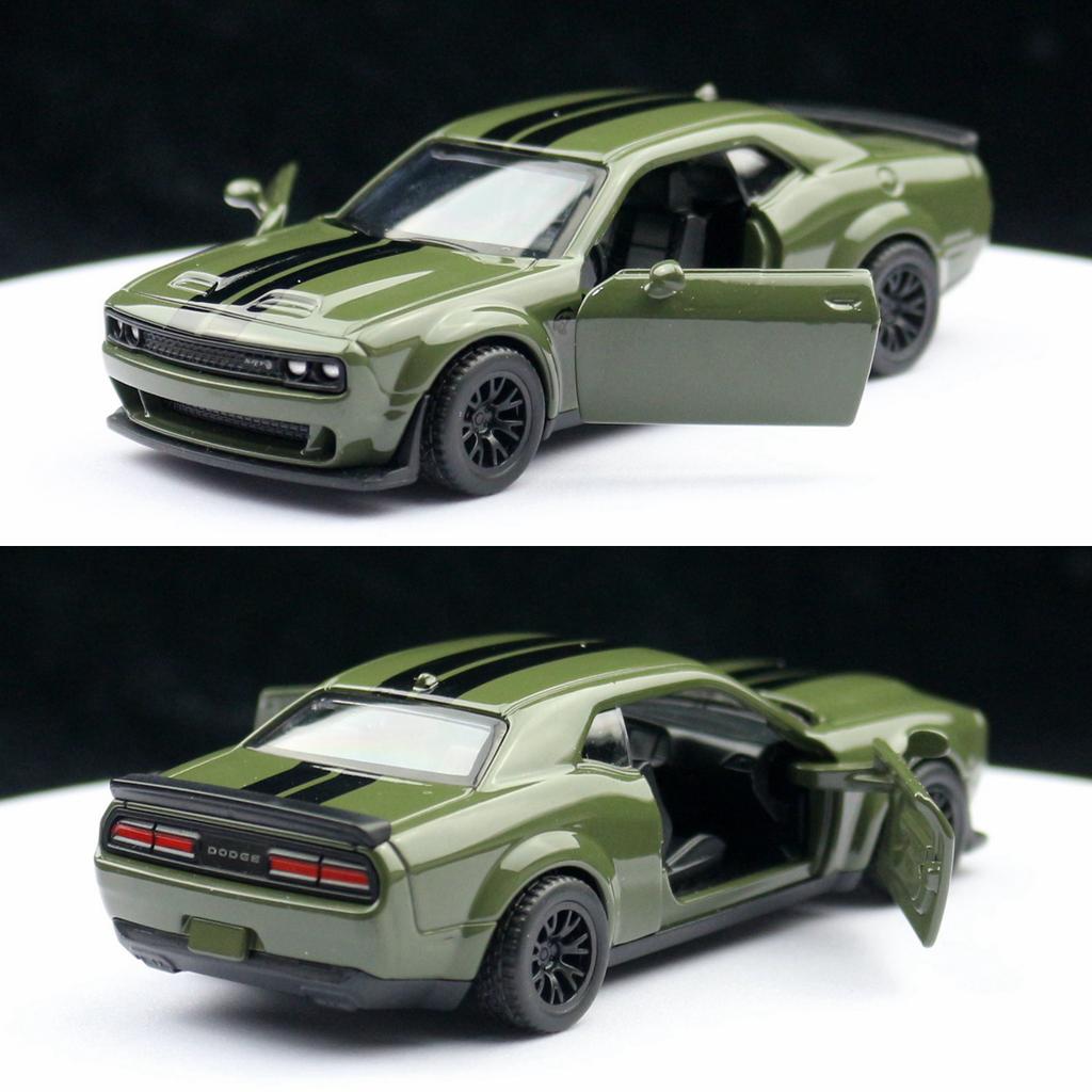 1/44 Dodge Challenger SRT Hellcat Toy Car Model Diecast Metal Vehicle Miniature Pull Back Doors Openable Collection Gift for Kid