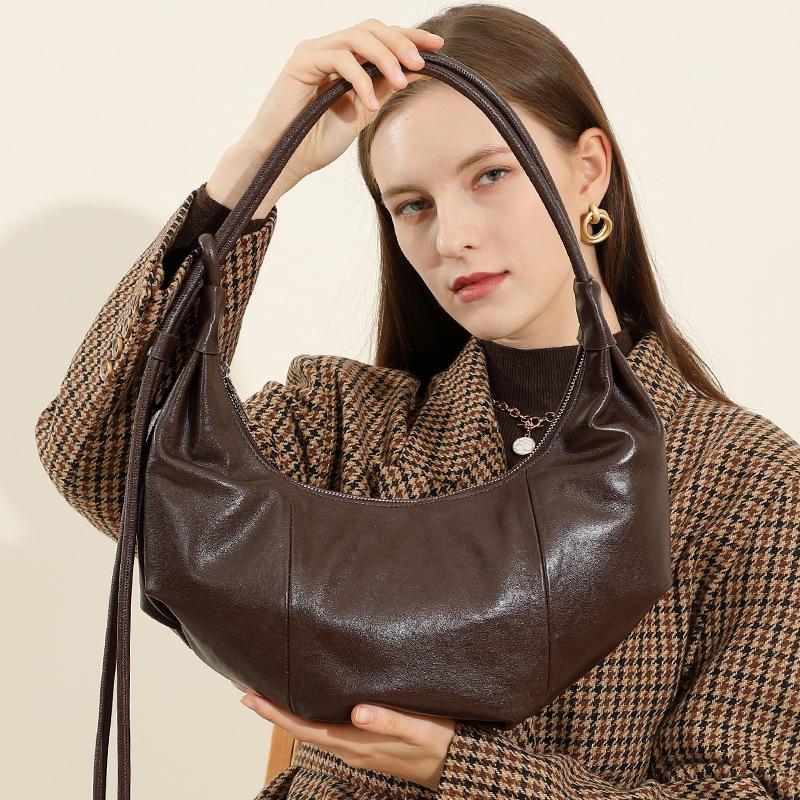 Genuine Leather Croissant Shoulder Bag - Women's Large Capacity Underarm Messenger Bag, Original Design, Commuter Style.