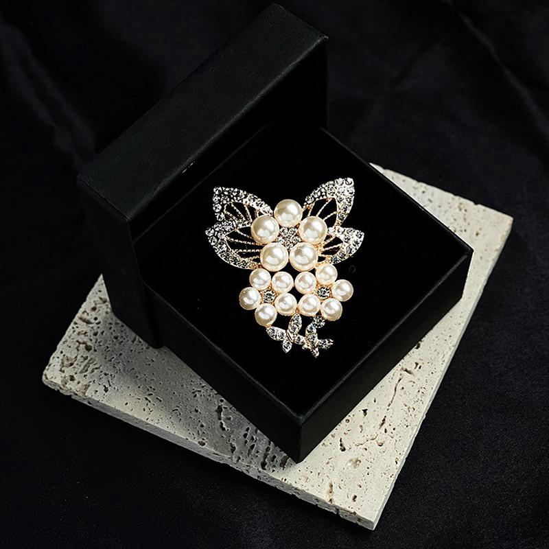 Темпераментные Жемчужные Броши Для Женщин Девушек Нежные Корсажи Элегантные Булавки для Костюма Аксессуары для Одежды Подарки