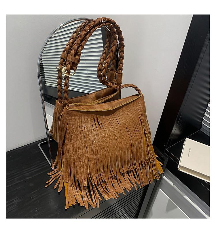 Spacious Trendy Fringed Womens Bag Stylish Korean Design For Summer 2024 Versatile Shoulder And Crossbody Use