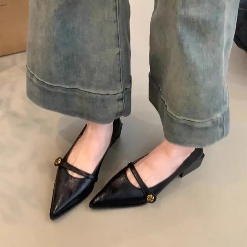 Винтажные туфли на низком каблуке женская обувь 2025 весна и лето новая мода золотая пряжка остроносые на толстом каблуке маленькие кожаные туфли