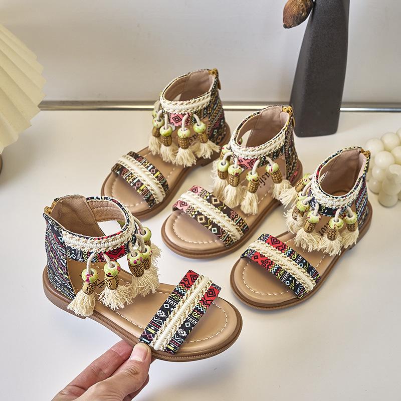 Детские сандалии 2024 года, летняя новая мода для девочек, универсальная обувь принцессы, детская обувь в этническом стиле с кисточками на мягкой подошве для отпуска