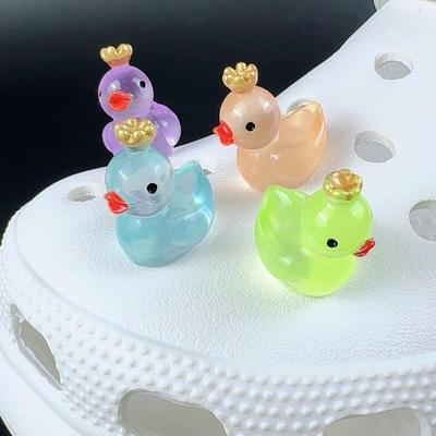 Набор модных шармов для обуви Аксессуары Пряжка для обуви с отверстиями Милая светящаяся корона Утка DIY 3D украшения для обуви Детская вечеринка Подарок для мальчиков и девочек
