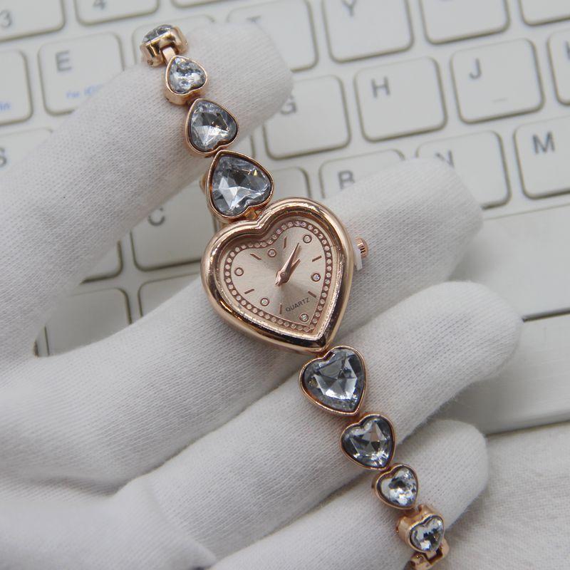 1Pc Hot-selling Love Big Diamond Bracelet Watch Female, Korean Version of Elegant Temperament Versatile Watch, Student Quartz Watch