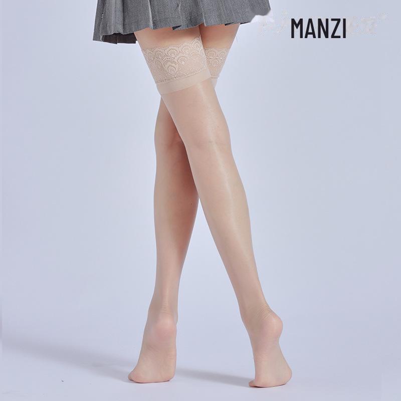 Шелковистые черные кружевные чулки выше колена с нескользящим силиконом