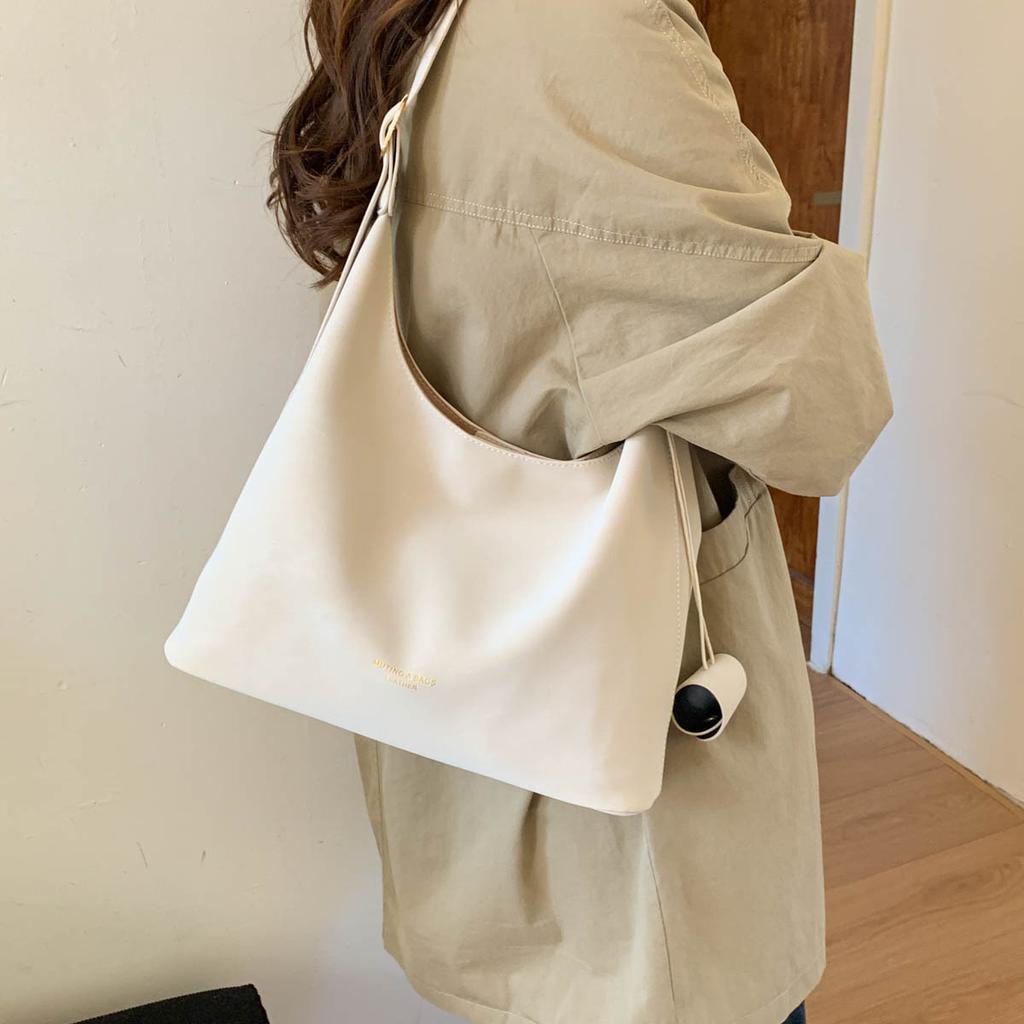 Сумка большой вместимости женская осенне-зимняя универсальная 2025 новая ретро сумка через плечо, простая классическая сумка-тоут для通勤