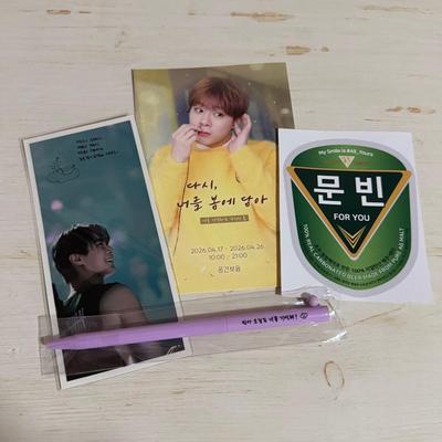 [Б/У] Товары с выставки ASTRO Moonbin