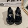 Маленькие кожаные туфли в британском стиле, женские одинарные туфли, лето 2025, новая платформа, черные лоферы на маффиновой подошве, туфли Мэри Джейн jk