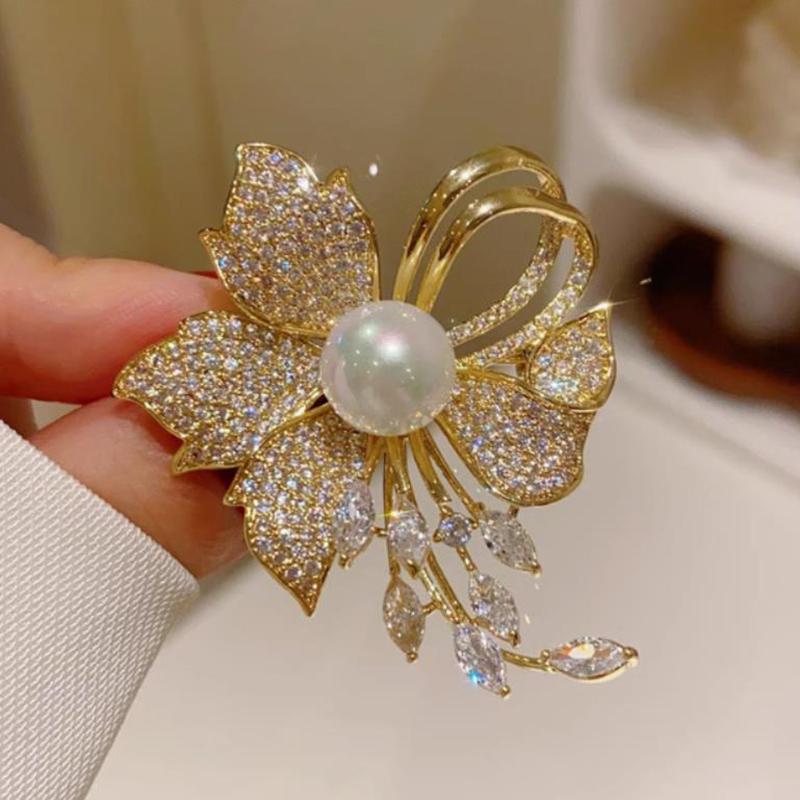 Fashion Rhinestone Flowers Imitation Pearl Brooches For Women Clothing Coat Jewelry Accessries Gifts