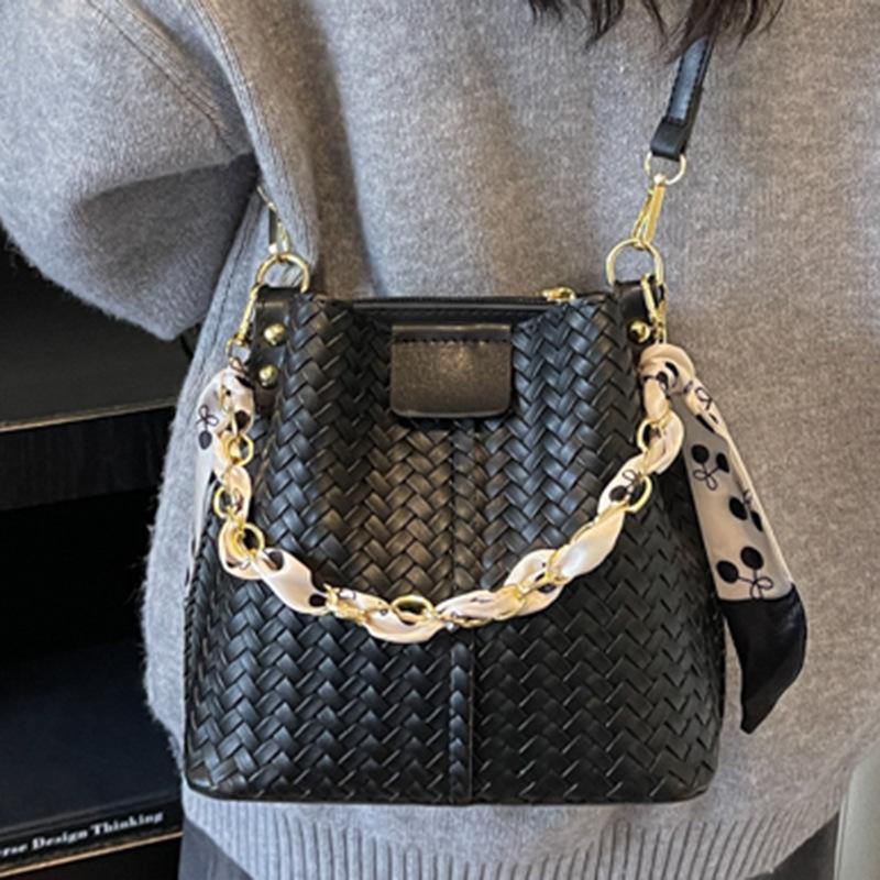 Повседневная, Модная и Простая Женская Сумка, Трендовая Одноплечевая Сумка, Нишевая Текстура с Блокировкой Цвета, Сумка-Ведро с Цепочкой для Ношения в Руке