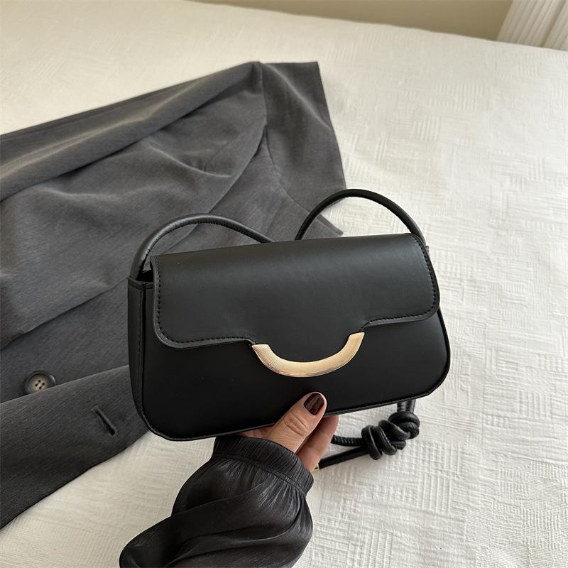 Простая и модная маленькая сумка, летняя новая сумка через плечо с нишевым дизайном, простая и модная маленькая квадратная сумка в тренде