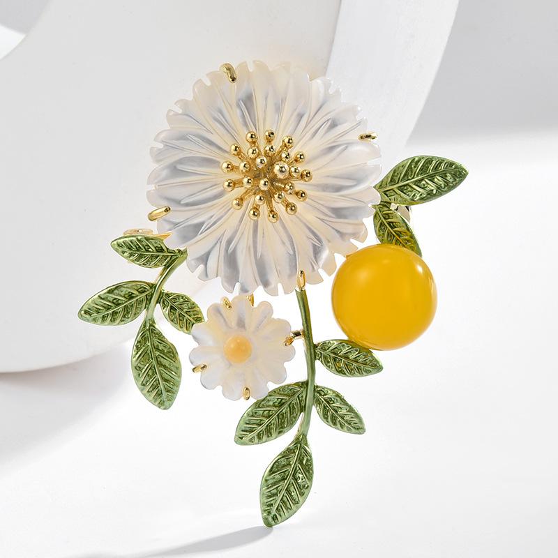 Daisy Brooch, High-End Fritillary Tide Personalized Women'S Pin, Elegant Clothes Accessories, Neckline Decorative Neckpin