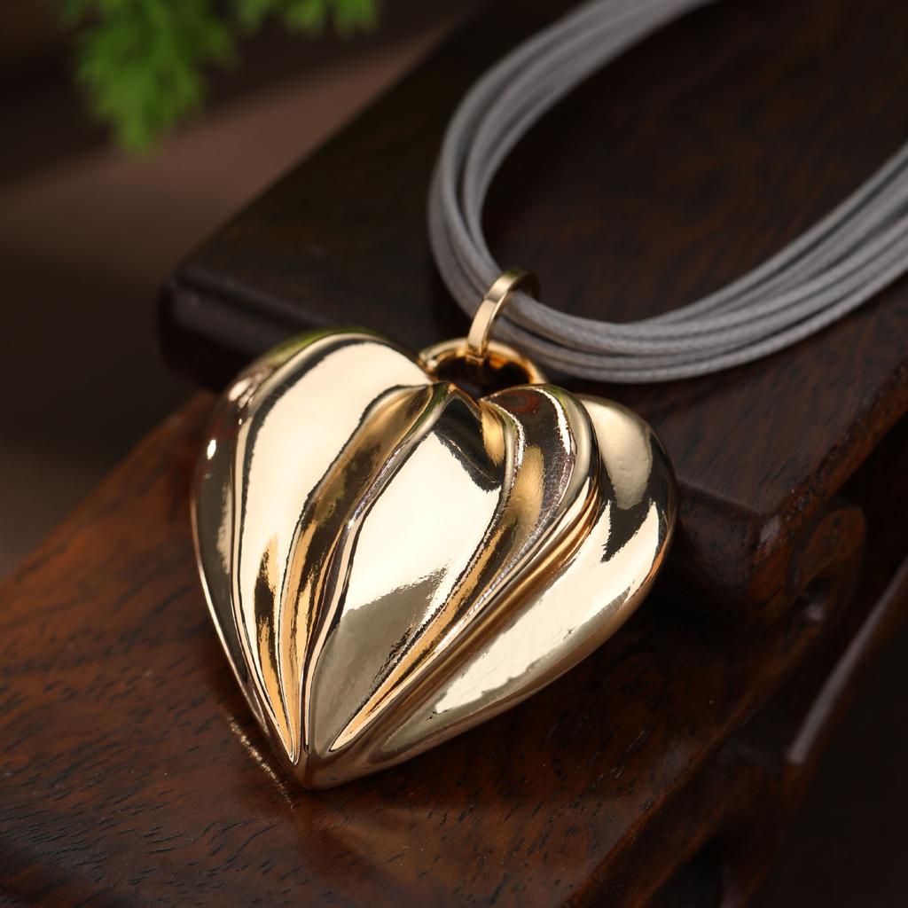 Новый глянцевый трехмерный магнитный кулон в виде сердца, женское модное высококлассное геометрическое ожерелье из кожаного шнурка