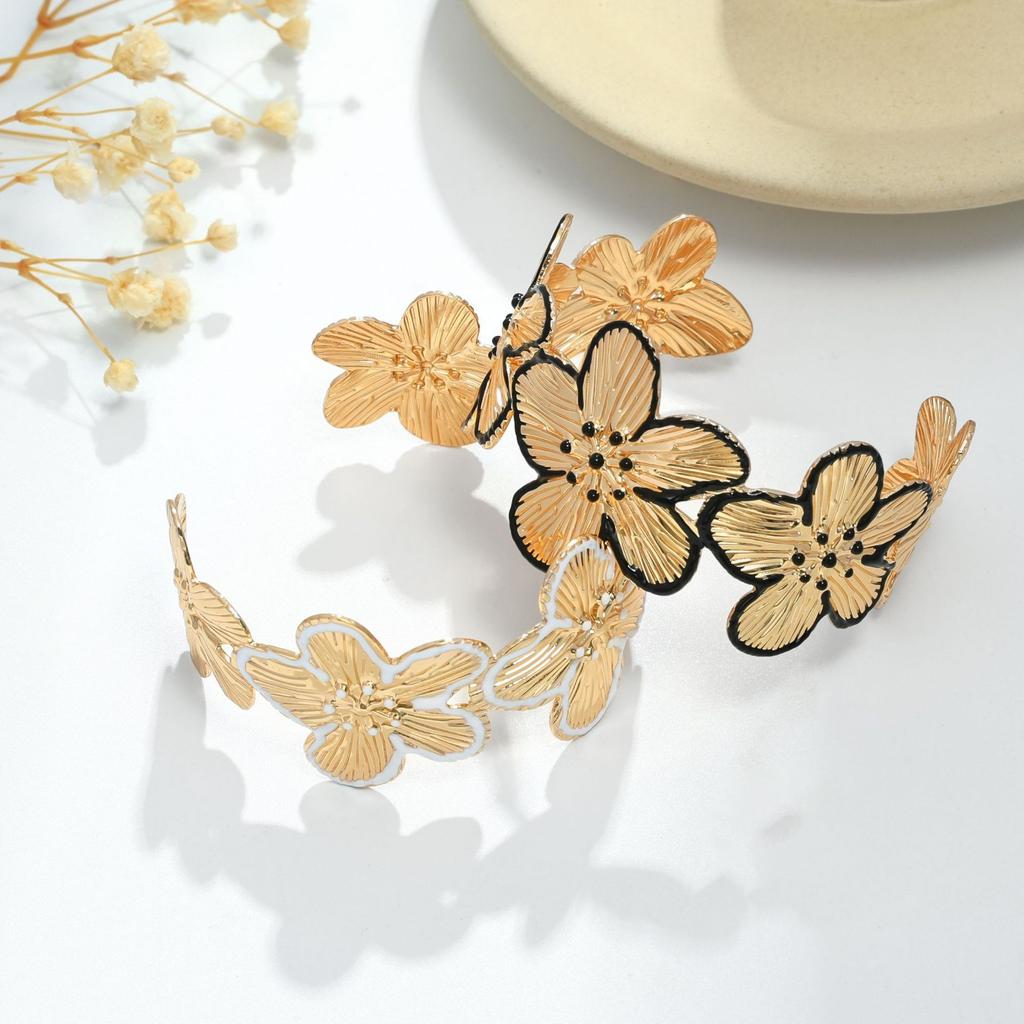 Модные украшения для женщин