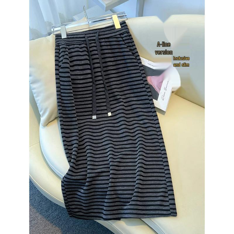 Женская полосатая трикотажная миди-юбка А-силуэта с разрезом - Весна/Осень 2025 Корейский стиль