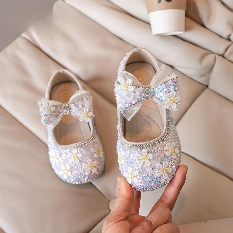 Новые туфли принцессы из кожи для девочек, милые балетки с цветами для вечеринки, свадьбы, модные повседневные детские танцевальные туфли с бантом