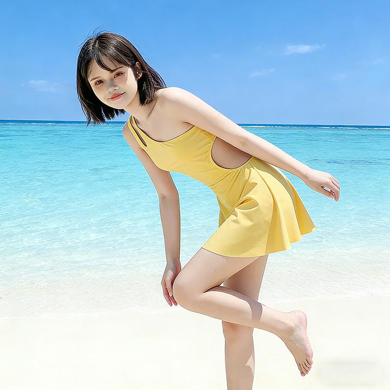 Swimsuit women's new popular high-end yellow sexy small breasts gather to cover the belly and look thin hot spring seaside vacation flat angle