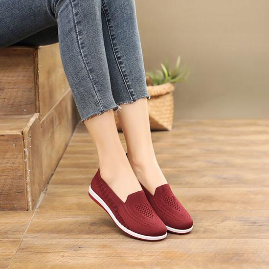 Туфли из старой пекинской ткани. Женские летние туфли с дышащей сеткой. Нескользящая спортивная обувь для женщин среднего и пожилого возраста. Летающая тканая прогулочная обувь.