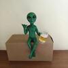 /Funny Resin Alien Drinking Beer Statue For Garden Yard Landscaping Outdoor Desktop Decoration Art Ornament Gift Home Bar..