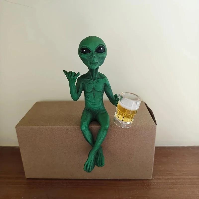 /Funny Resin Alien Drinking Beer Statue For Garden Yard Landscaping Outdoor Desktop Decoration Art Ornament Gift Home Bar..