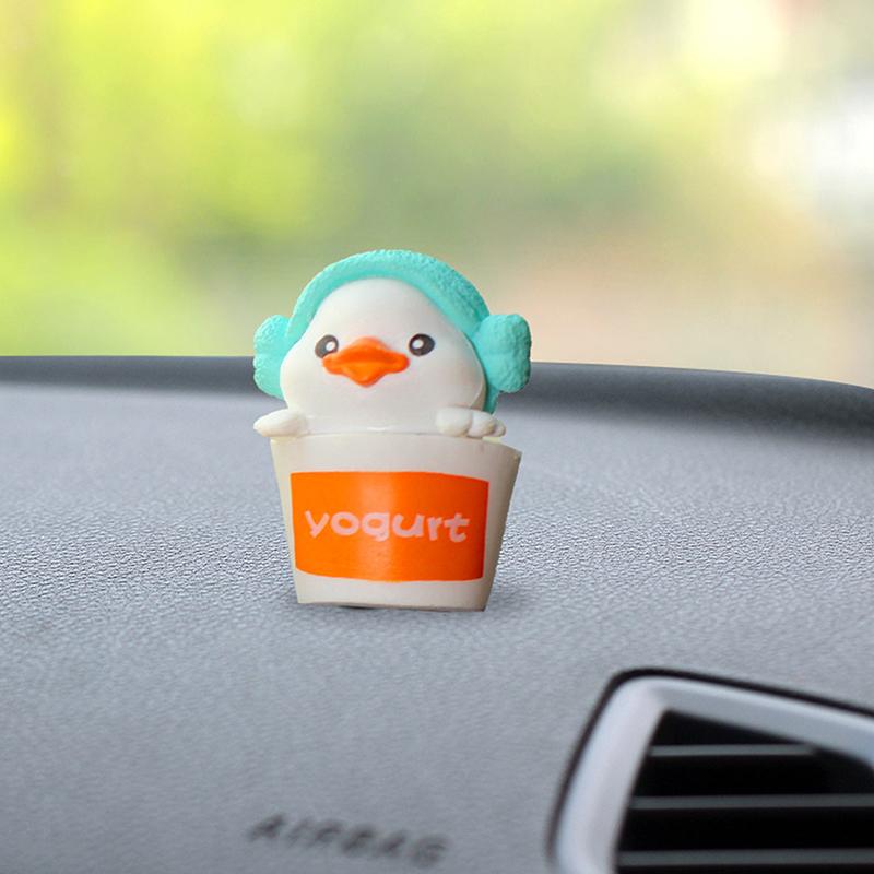 Мультяшная маленькая желтая утка, модель автомобиля, украшение центральной консоли, милые украшения для автомобиля, аксессуары для украшения приборной панели салона автомобиля