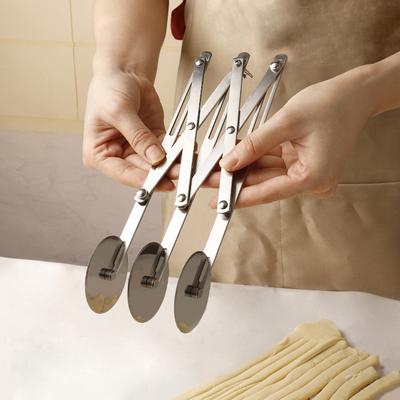 Нож для пиццы из нержавеющей стали с несколькими колесами и эргономичной ручкой. Пищевой класс. Необходим для выпечки, пиццы и выпечки.