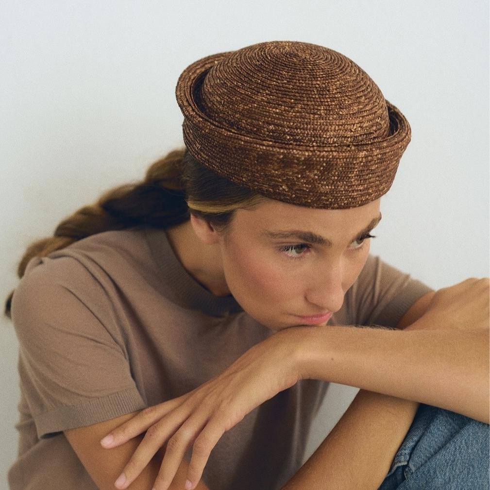 Women 100% Natural Black Wheat Straw Flat Top Berets Lady French Hand Woven Beach Straw Hat Church Derby Pillbox Hat Fedoras Hat
