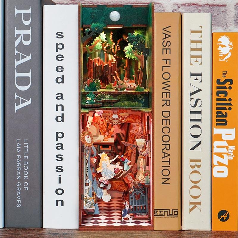 Miniature Book Nook House - Alice in Wonderland