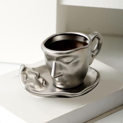 Керамический набор из керамической кружки для латте и блюдца Kissing The Face Thinker Coffee ко Дню святого Валентина для