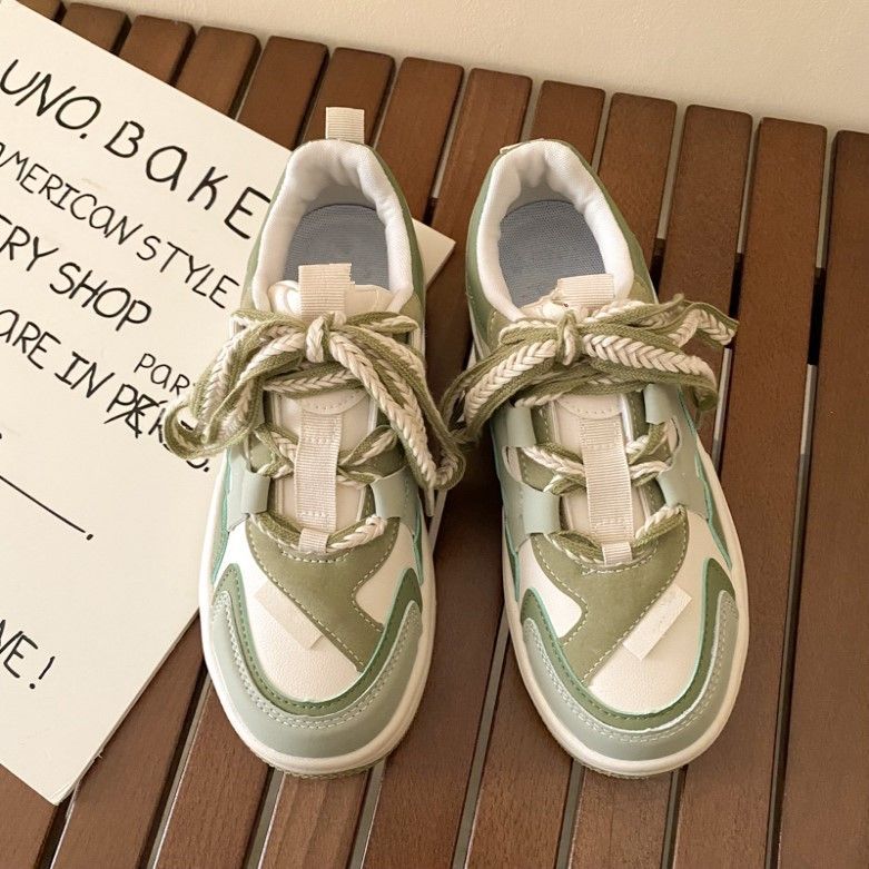 Популярные маленькие белые туфли женские 2025 весна и осень новая универсальная обувь для папы женская платформа нишевая студенческая модная обувь для скейтборда женская прилив