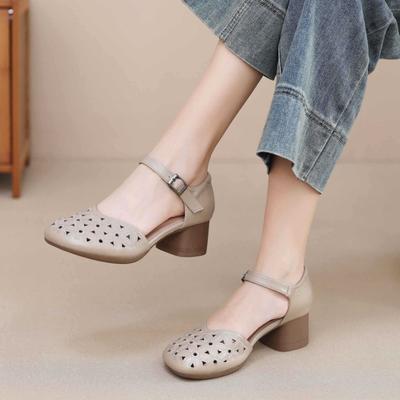 Новые летние сандалии с открытым носком, женские, из мягкой коровьей кожи, на мягкой подошве, на толстом каблуке, с полым дизайном, расшитые, с закрытым носком, на среднем каблуке