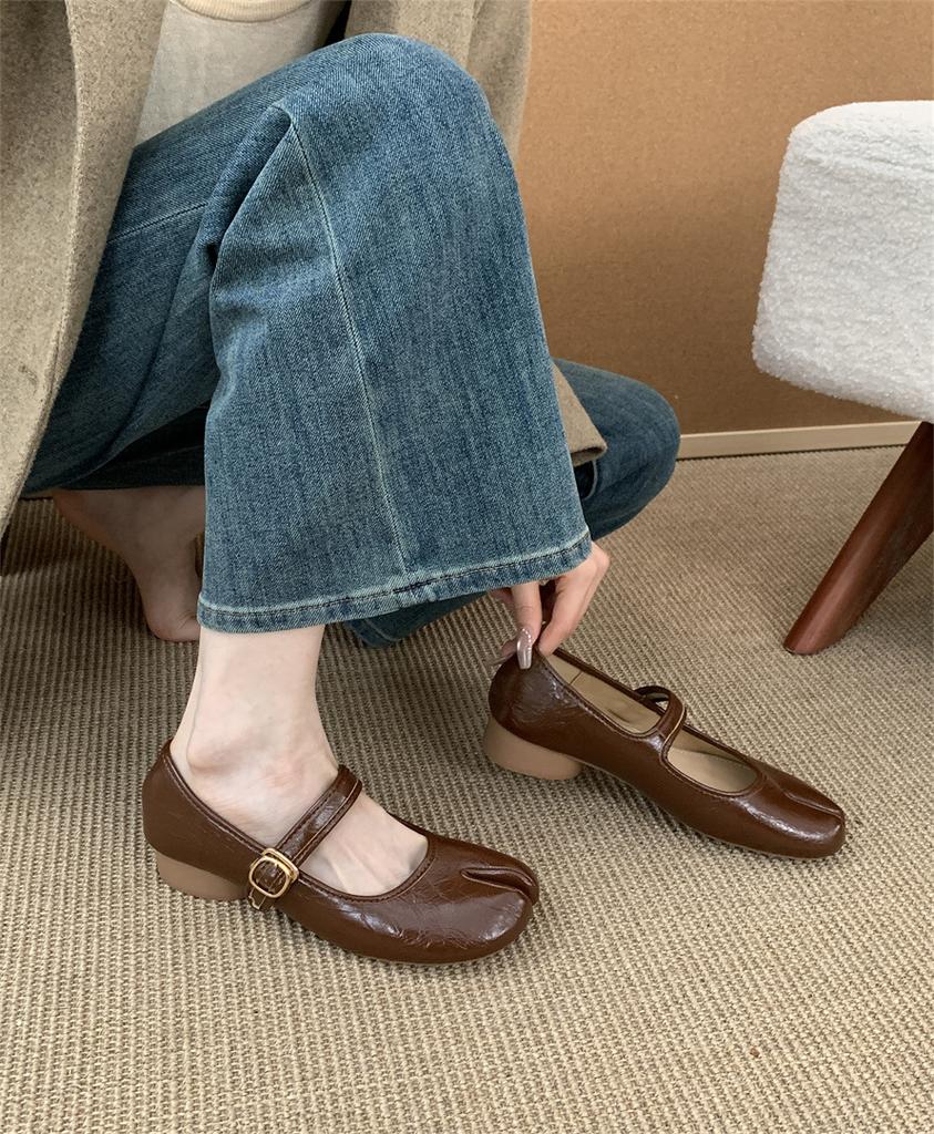 Spring 2025 New Soft-soled Doudou Pig's Trotters with Flat Bottom Shallow Mouth Split Toe Mary Jane Single Shoes Women