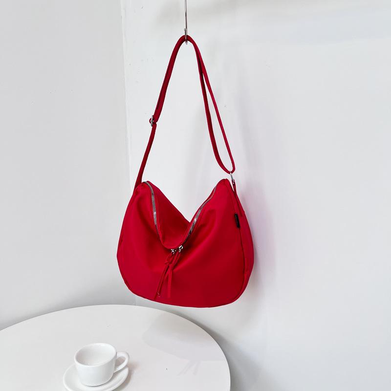 2025 Women's Large-Capacity Versatile Canvas Dumpling Bag: High-End Casual Commuter Tote