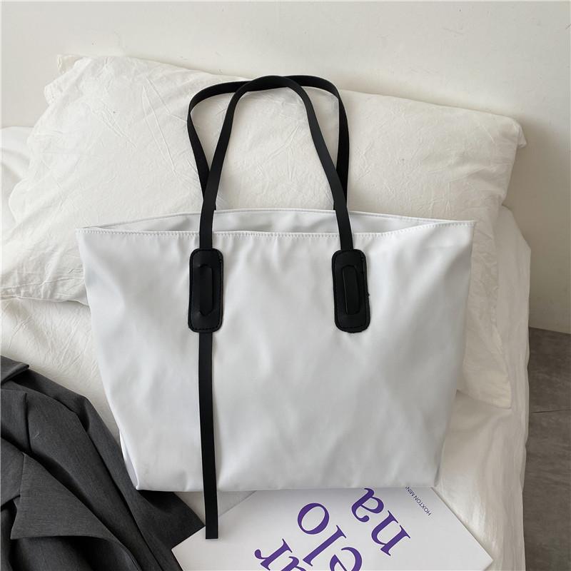 Large Womens Shoulder Bag Made Of Oxford Fabric With Zipper Closure For Casual Outings
