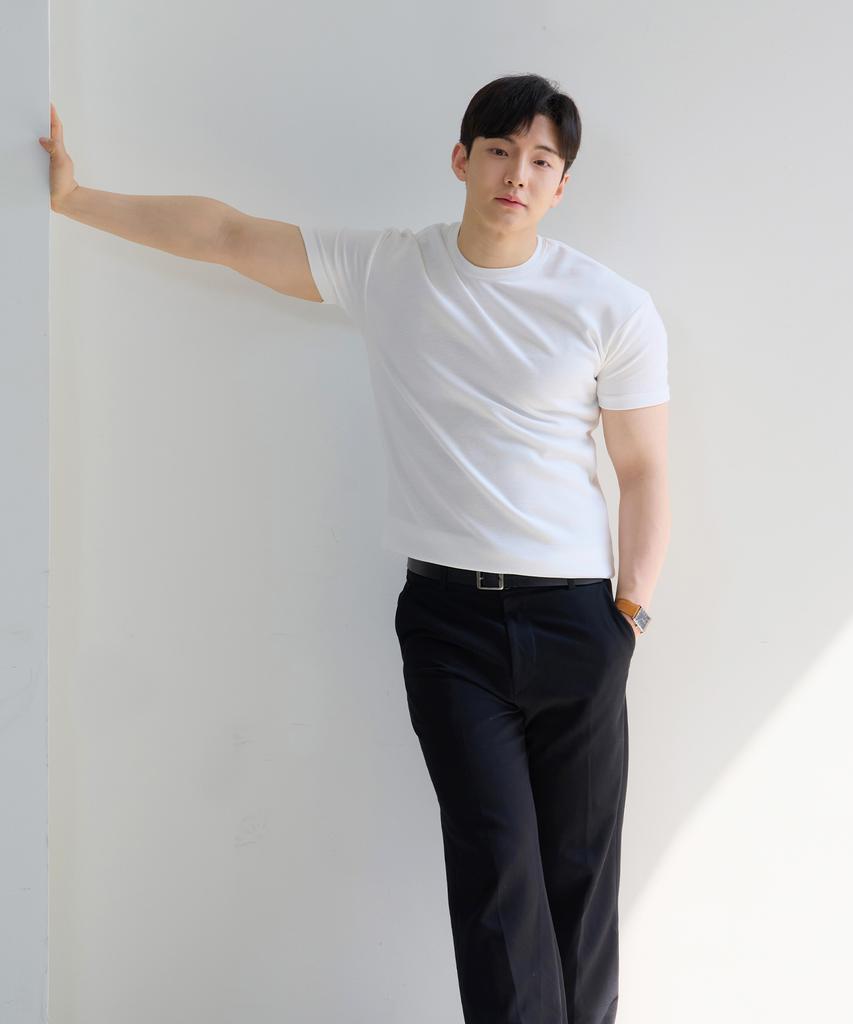 Мужская футболка HECCOOLNAM с мышечным кроем, коротким рукавом и эластичной тканью премиум-класса, которая визуально расширяет плечи