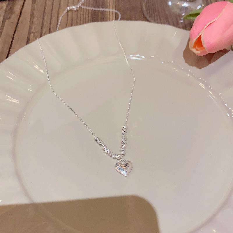 Trendy 3D Heart Necklace: Luxury Striped Bead Clavicle Chain for Women