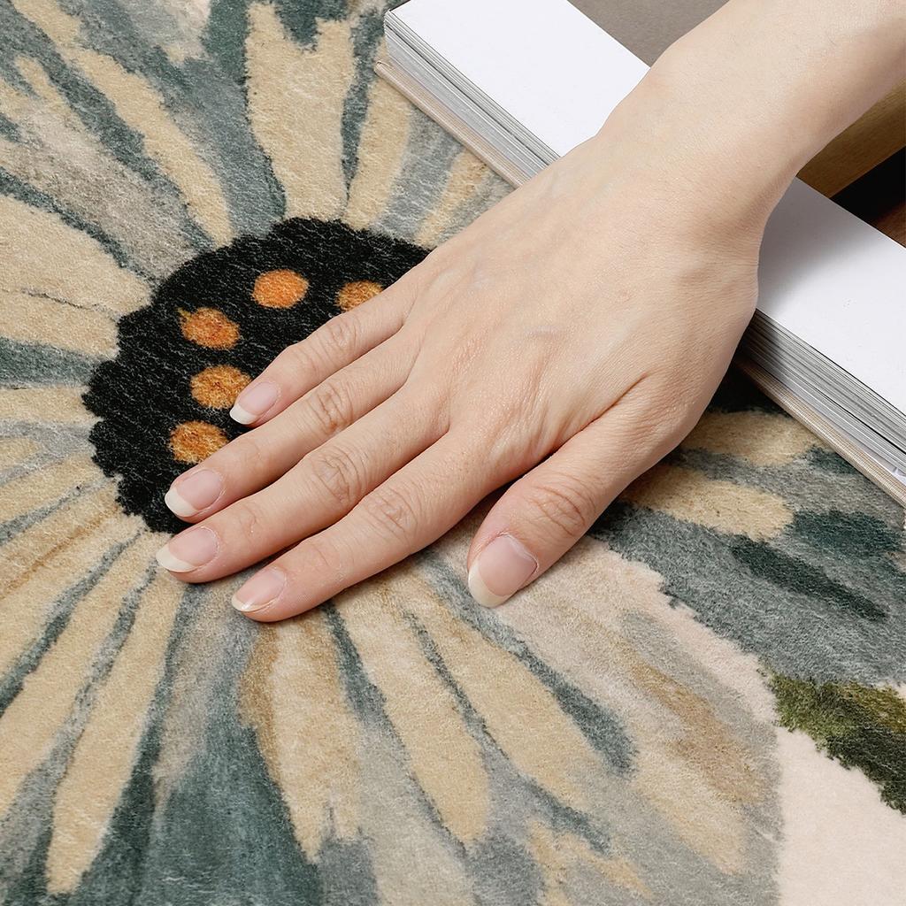 Soft Fluffy Runner Mat Polyester Floral Mat with Red & White Flowers, Beige Bedside Hallway Mat for Bedroom Living Room Home Decor