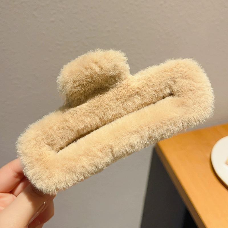 Large Plush Claw Clip for Women - Autumn/Winter 2023 Furry Hair Accessory, Square Shark Design, High-End Headwear