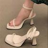 2025 лето толстый каблук одно слово с высоким каблуком дизайнерские нишевые супер огненные новые водонепроницаемые сандалии с квадратным носком женские