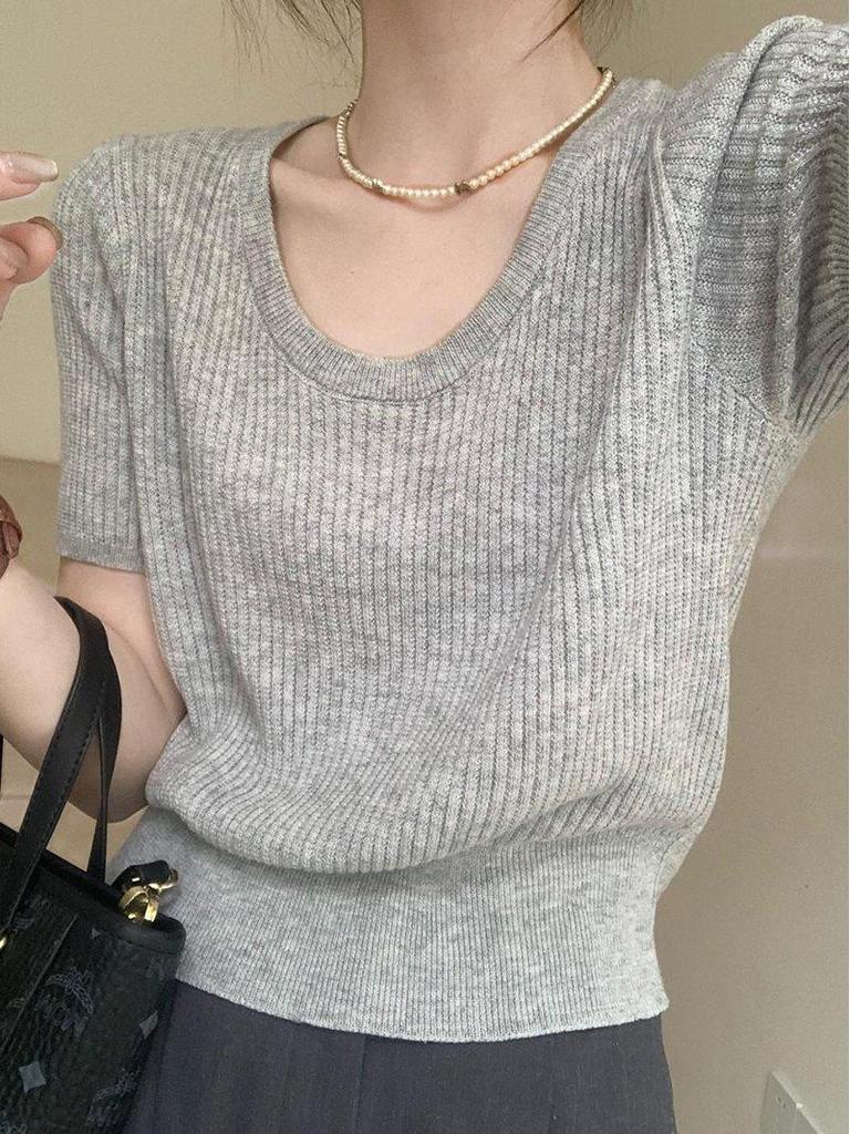 2025 Весна Повседневный трикотажный топ с U-образным вырезом и короткими рукавами в корейском стиле - Однотонный