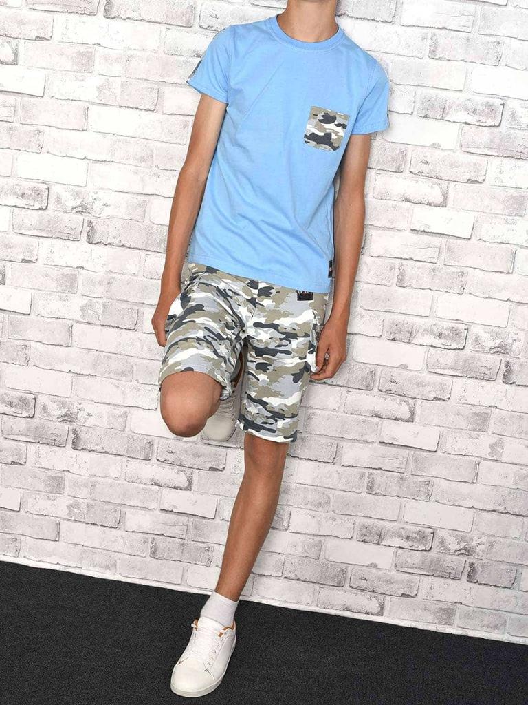 Летний комплект для мальчика: футболка и шорты-карго.
