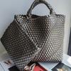 2025 Cross Border New Internet Celebrity Bag Hand Woven Tote Mother Bag Business Commuter PU Large Capacity Handbag