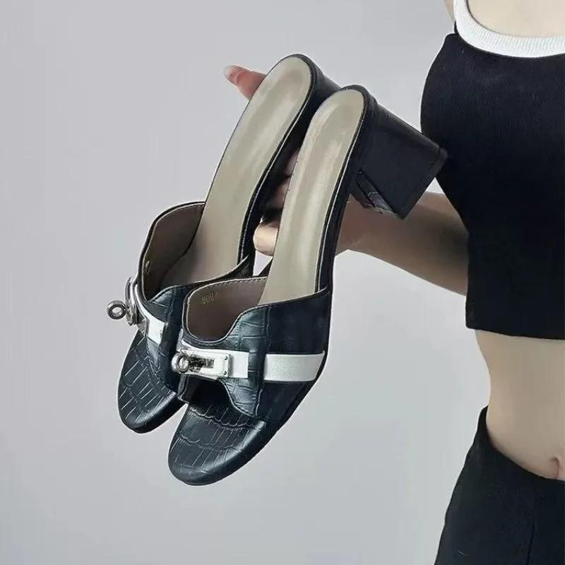 Женская обувь 2025 Мода Туфли с открытым носком Женские тапочки Новая металлическая отделка Нарядные тапочки Женские Летние Бестселлер Каблуки Женские